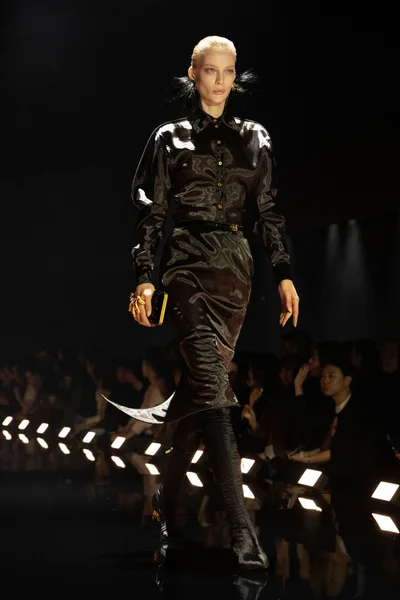 Look 25